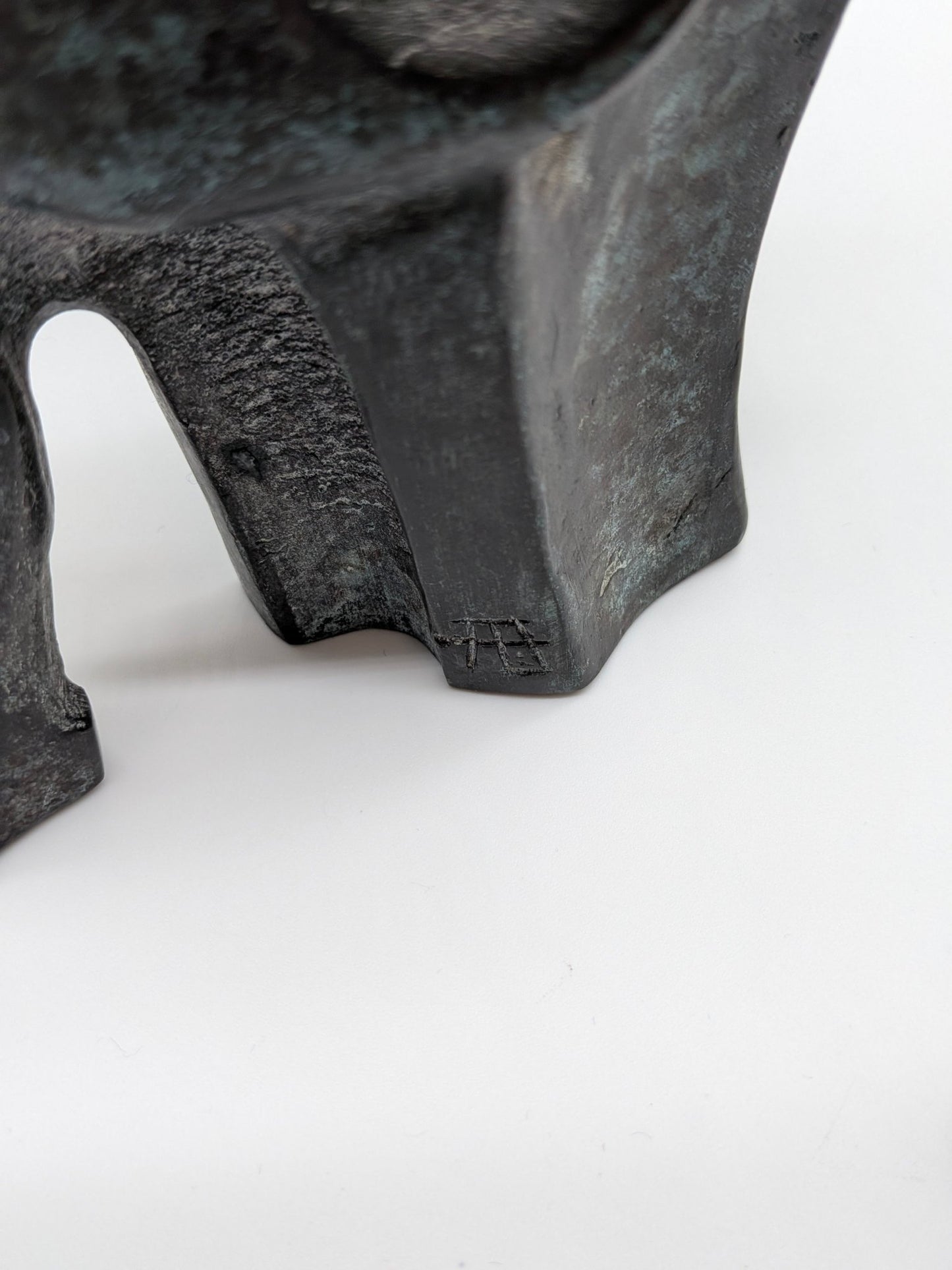 Fons Bemelmans - Gezin 1 beeld van vader en 1 van moeder met kind - Holland Heritage Gallery