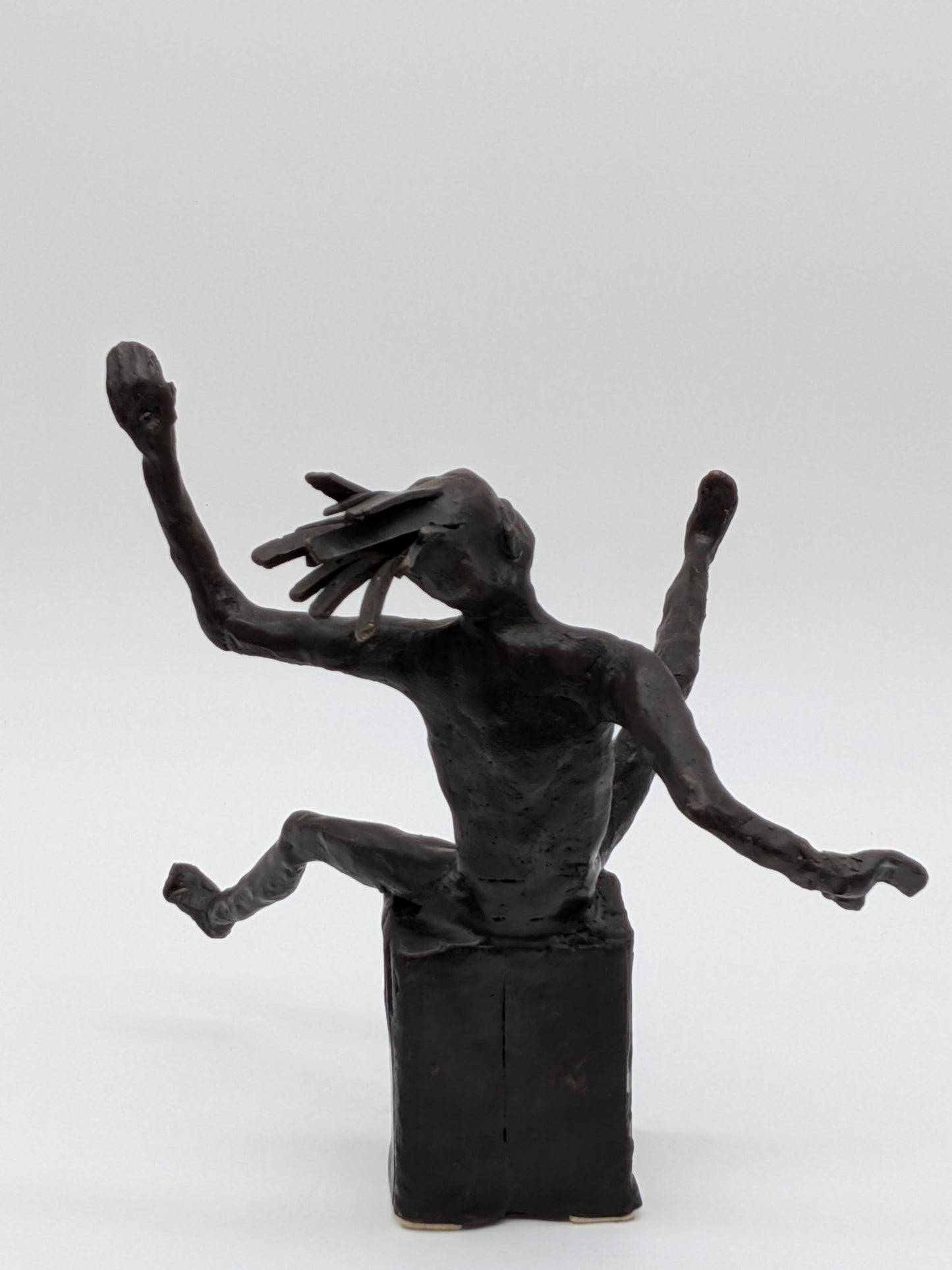 Ina van Faassen - Zittende man - Holland Heritage Gallery