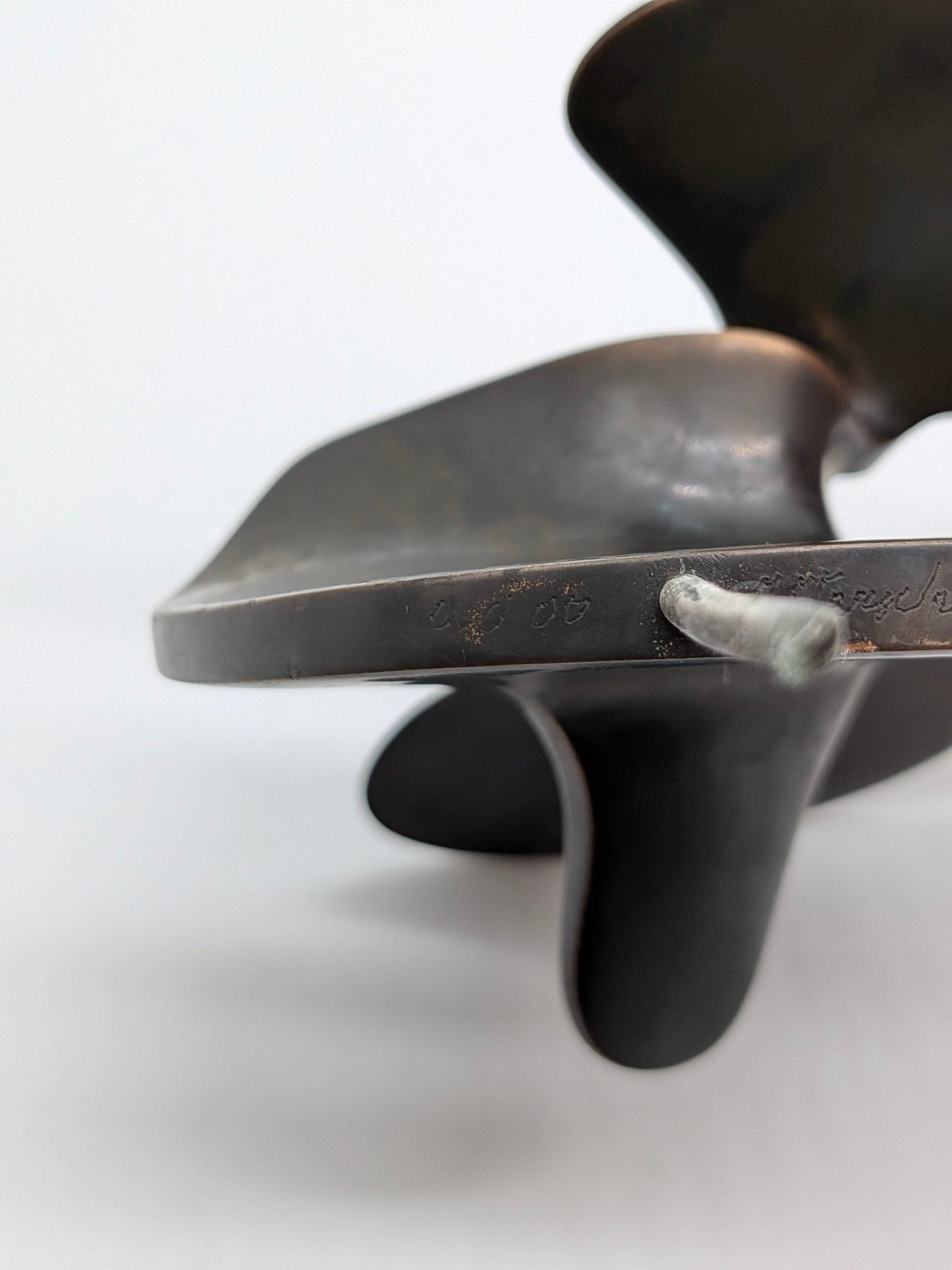 Jan Verschoor - Abstract gepatineerd op sokkel (2000)