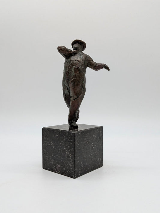 Onbekend - Dansende man met hoed op sokkel - Holland Heritage Gallery