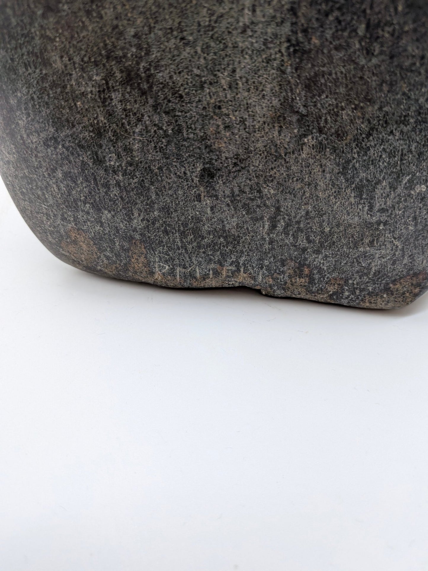 R.Mteki - Stenen beeld abstract gezocht - Holland Heritage Gallery