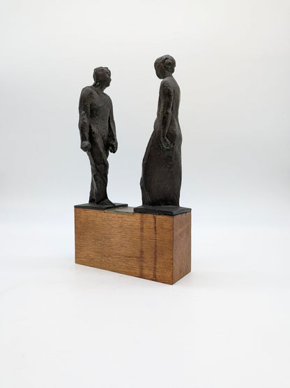 Adri van Rooijen - Stel met beeld man en vrouw op houten sokkel - Holland Heritage Gallery