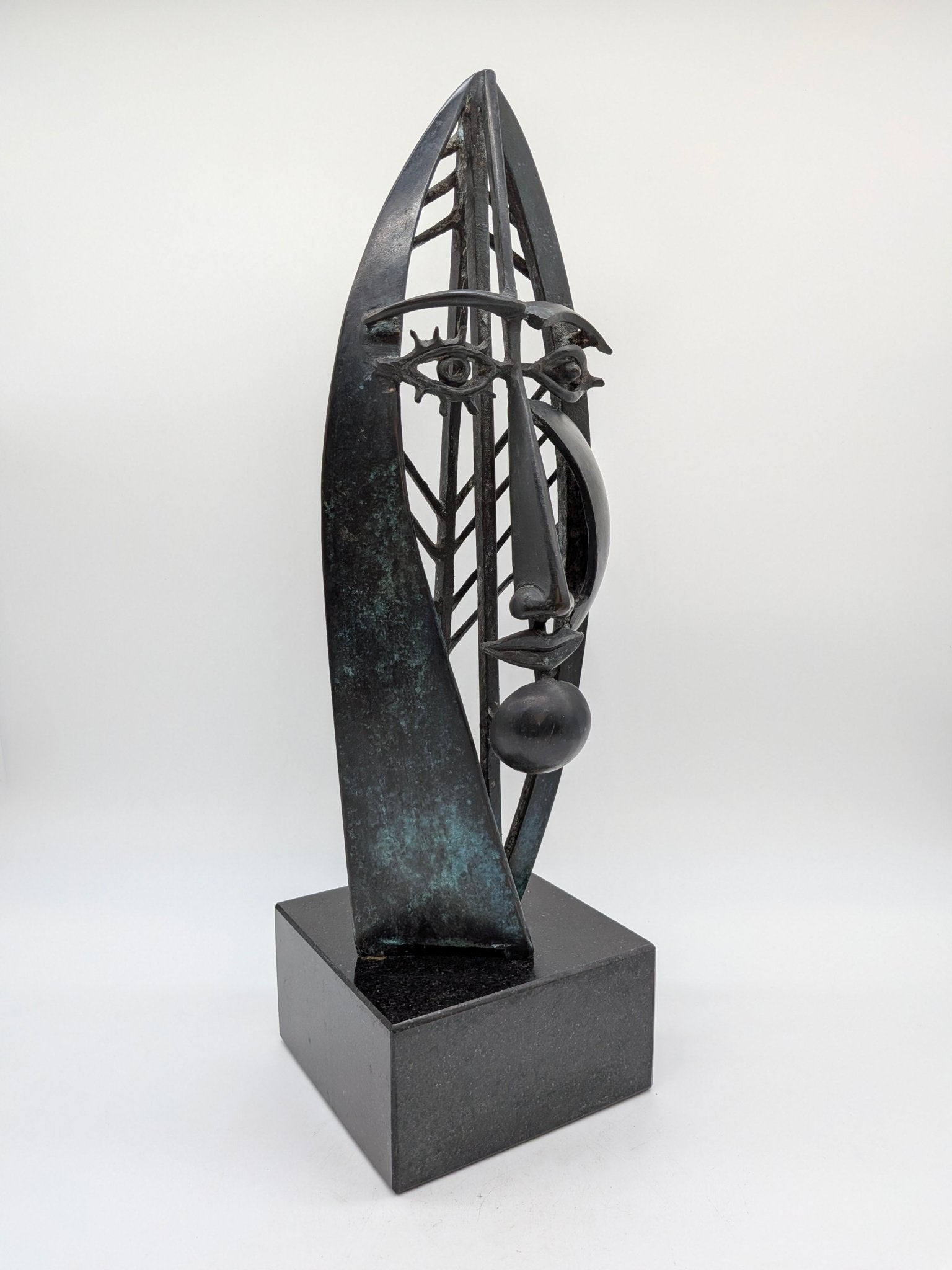 Fons Bemelmans - Abstract gezicht op sokkel - Holland Heritage Gallery