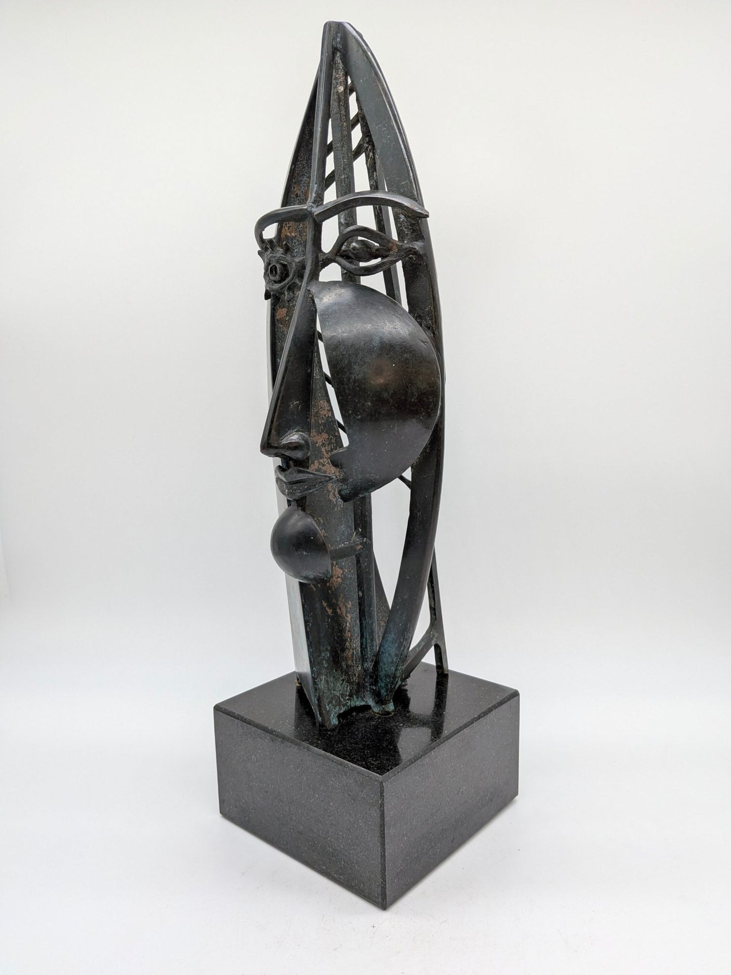 Fons Bemelmans - Abstract gezicht op sokkel - Holland Heritage Gallery