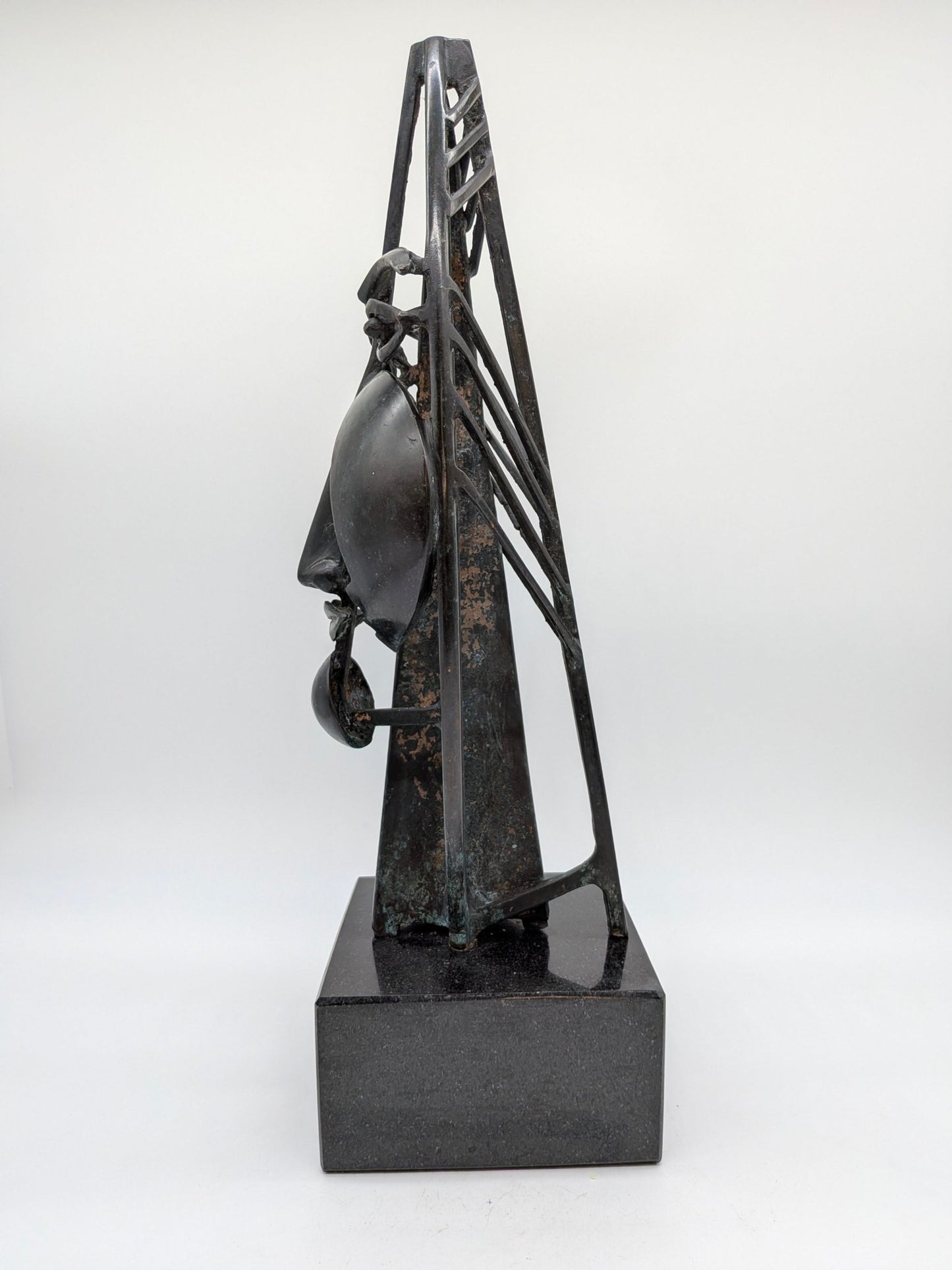 Fons Bemelmans - Abstract gezicht op sokkel - Holland Heritage Gallery