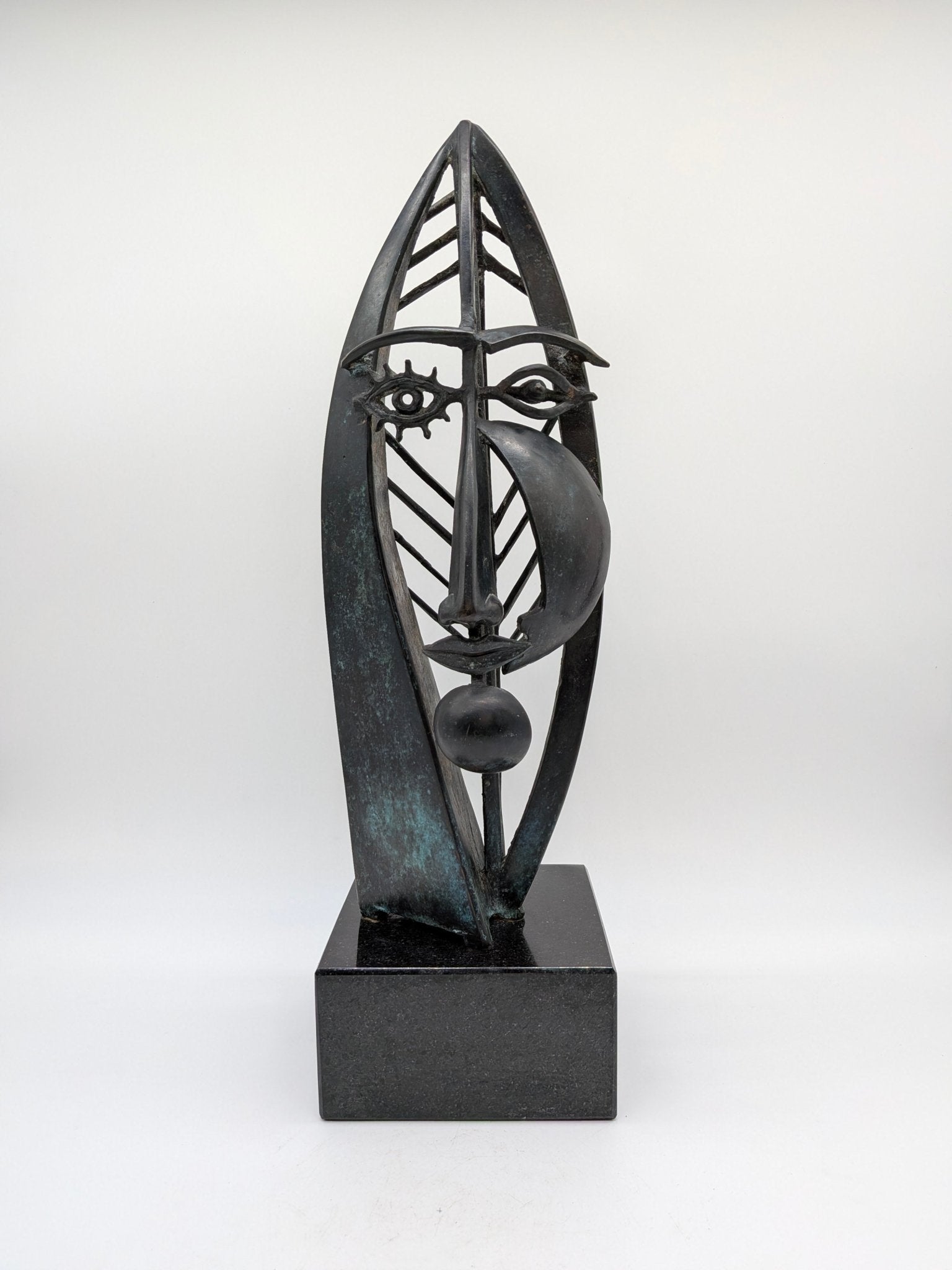 Fons Bemelmans - Abstract gezicht op sokkel - Holland Heritage Gallery