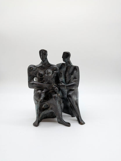 Fons Bemelmans - Gezin 1 beeld van vader en 1 van moeder met kind - Holland Heritage Gallery