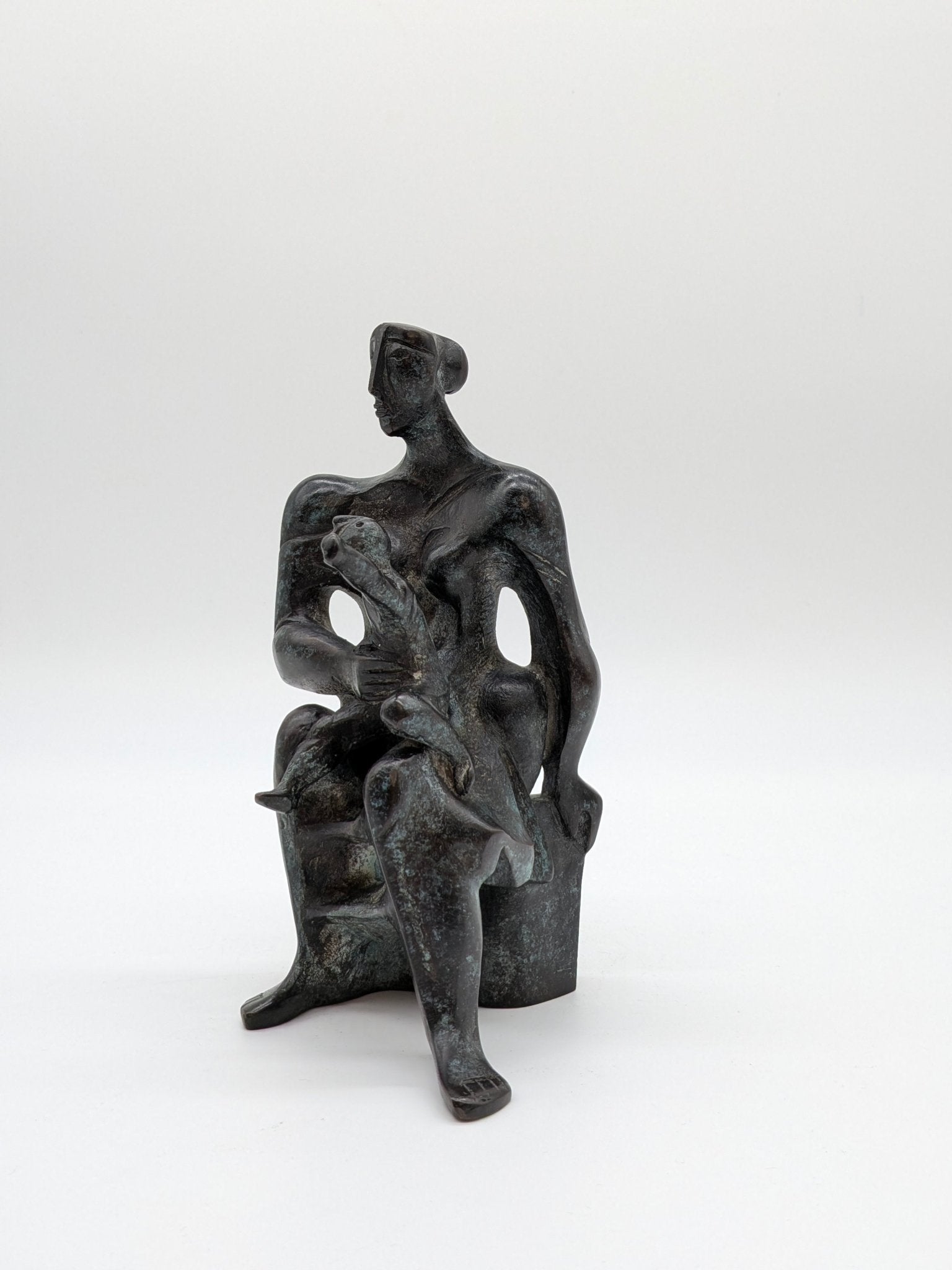 Fons Bemelmans - Gezin 1 beeld van vader en 1 van moeder met kind - Holland Heritage Gallery