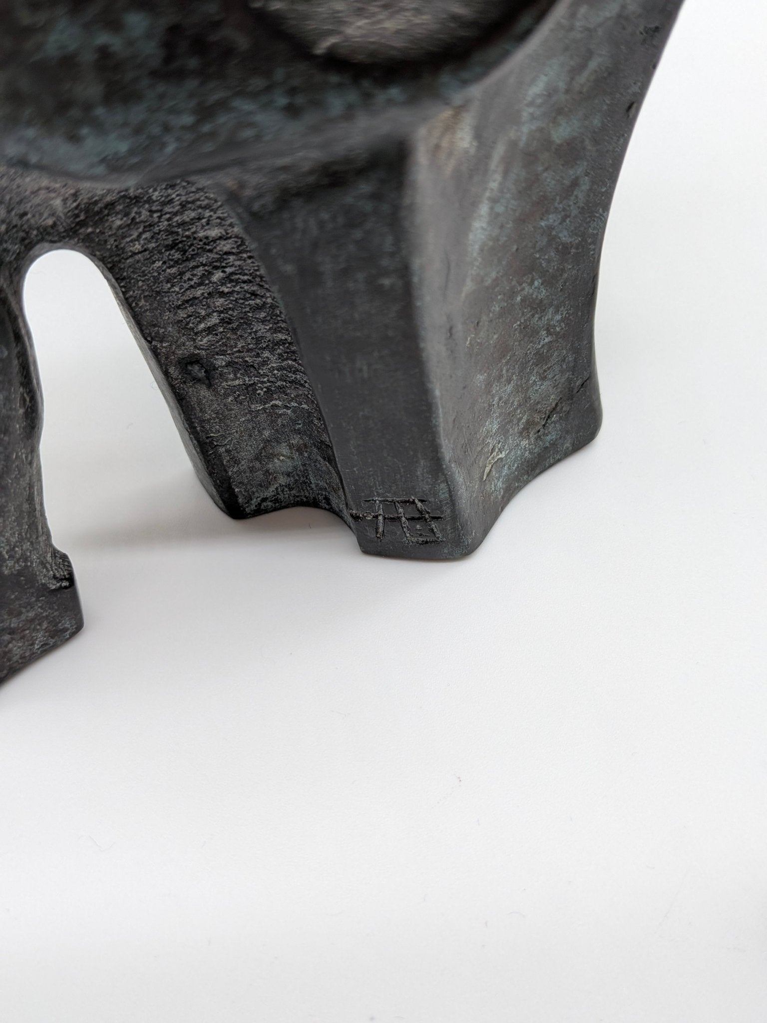 Fons Bemelmans - Gezin 1 beeld van vader en 1 van moeder met kind - Holland Heritage Gallery