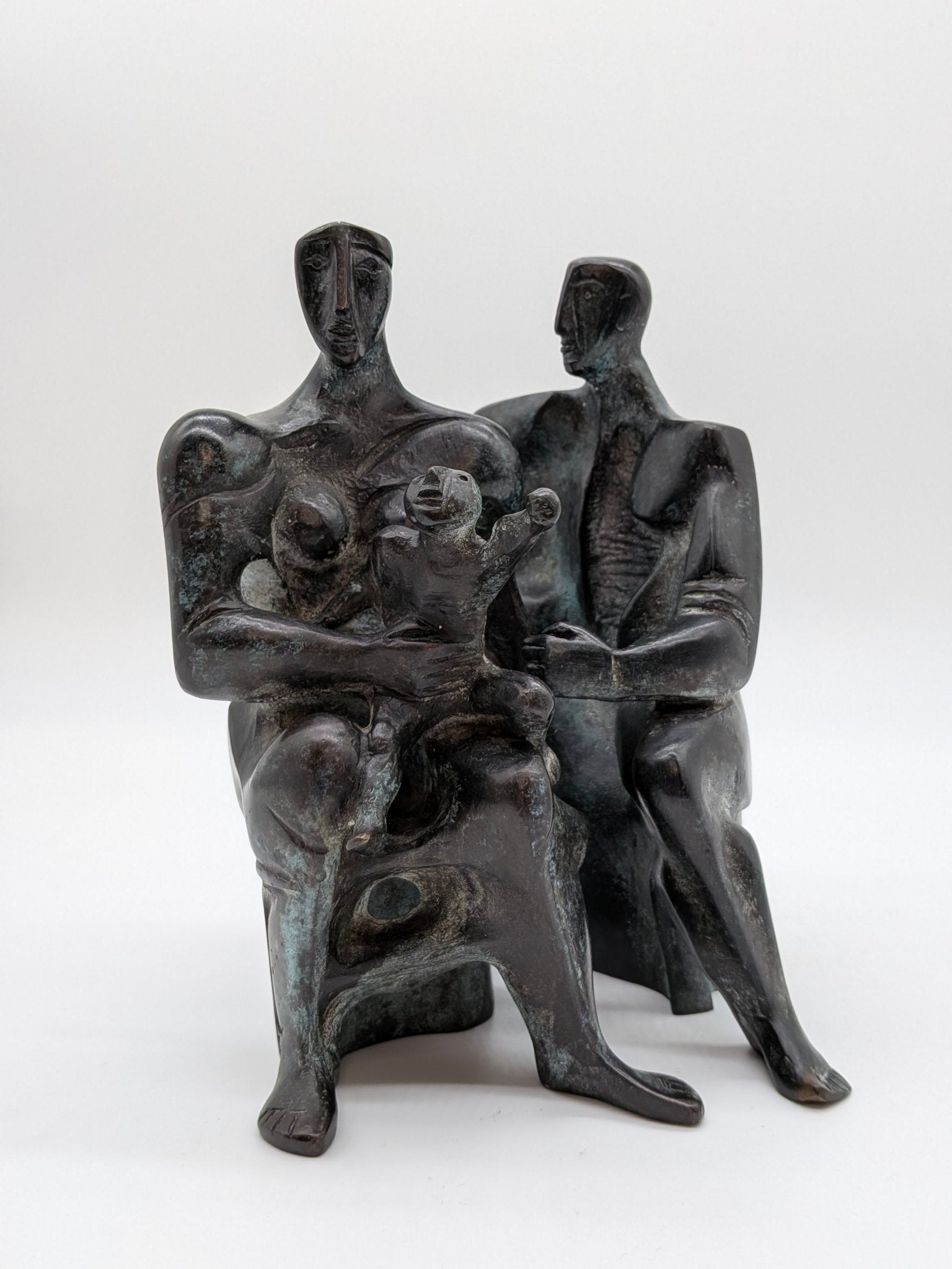 Fons Bemelmans - Gezin 1 beeld van vader en 1 van moeder met kind - Holland Heritage Gallery