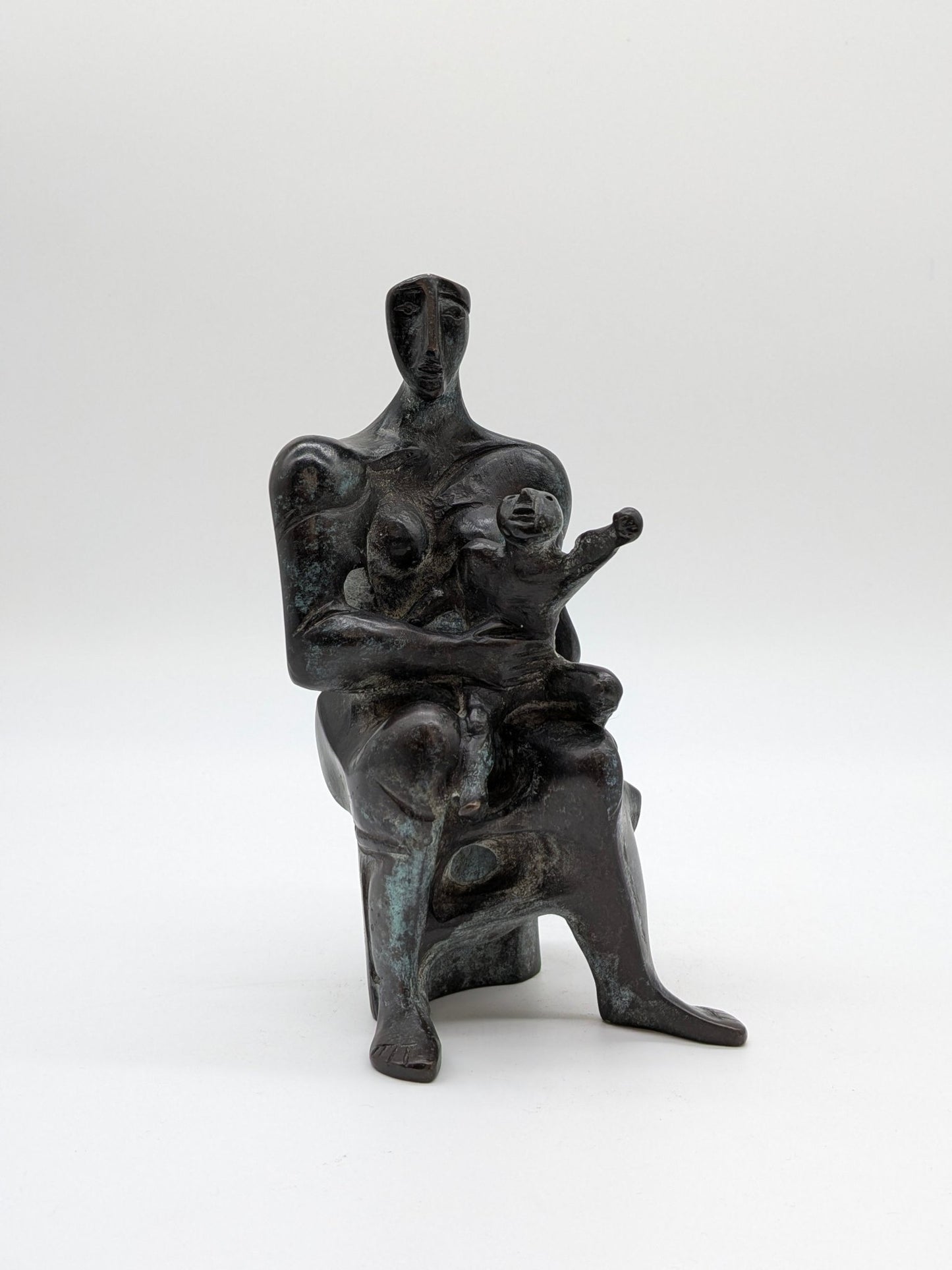 Fons Bemelmans - Gezin 1 beeld van vader en 1 van moeder met kind - Holland Heritage Gallery