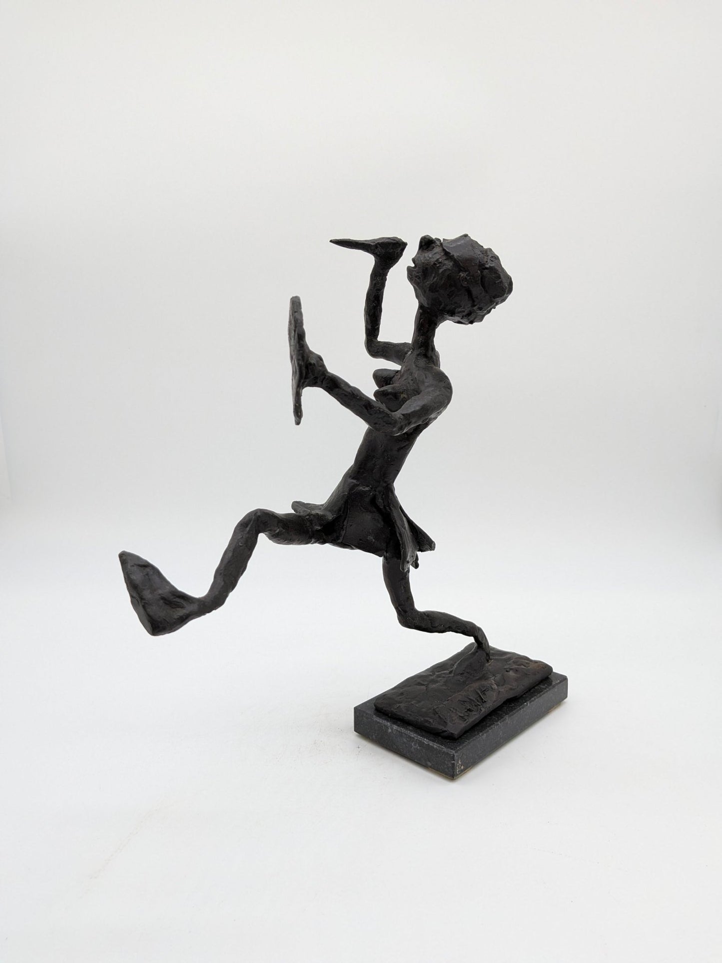 Ina van Faassen - Geblindeerde vrouw met dolk en schild 2/5 - Holland Heritage Gallery