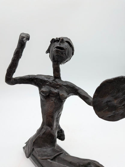 Ina van Faassen - Geblindeerde vrouw met dolk en schild 2/5 - Holland Heritage Gallery