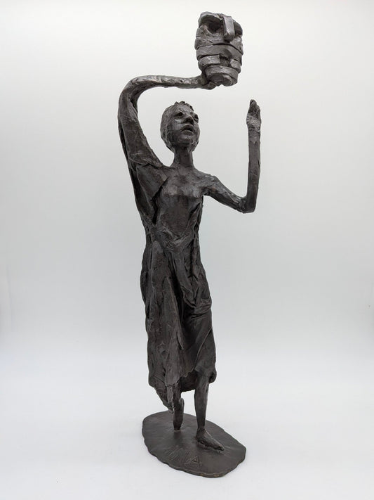 Ina van Faassen - Vrouw met masker in hand - Holland Heritage Gallery