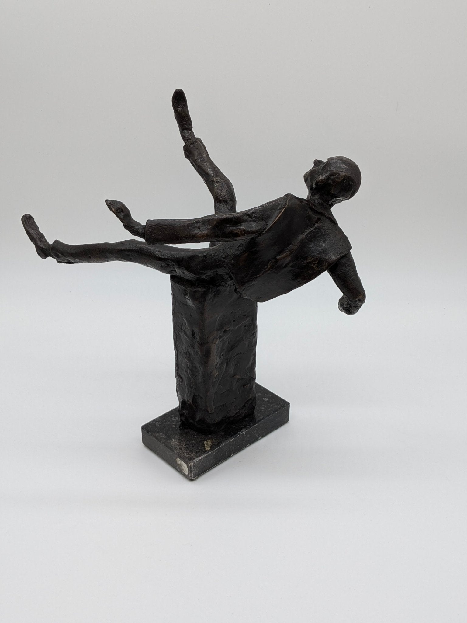 Ina van Faassen - Zittende man 2 - Holland Heritage Gallery