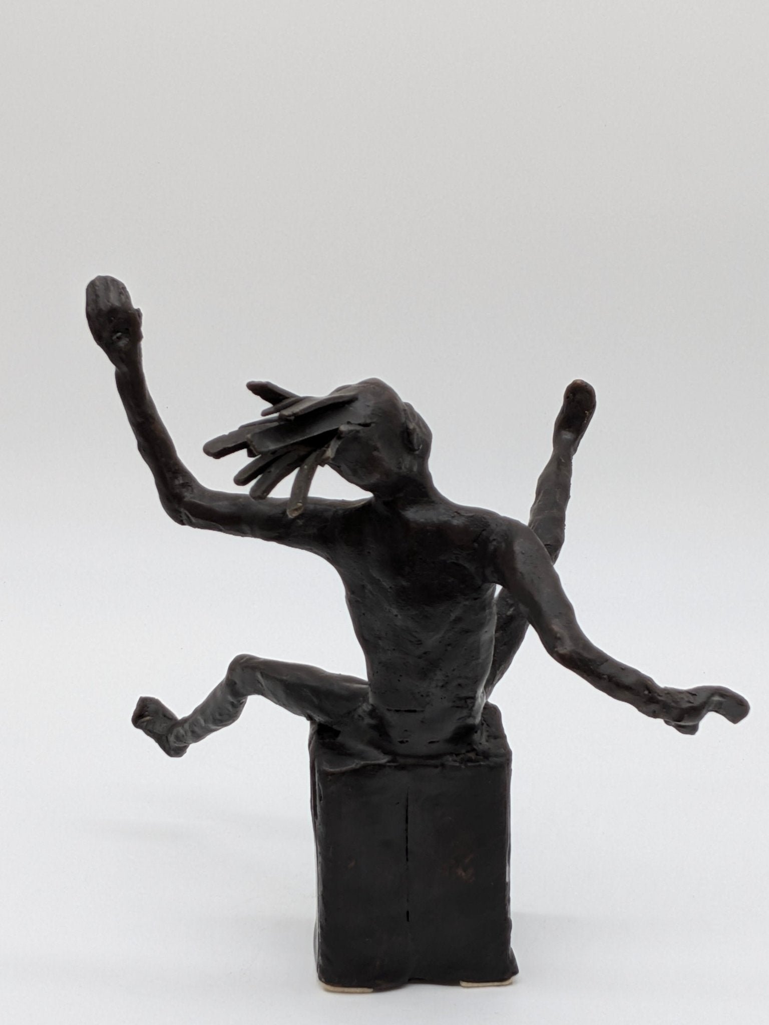 Ina van Faassen - Zittende man - Holland Heritage Gallery