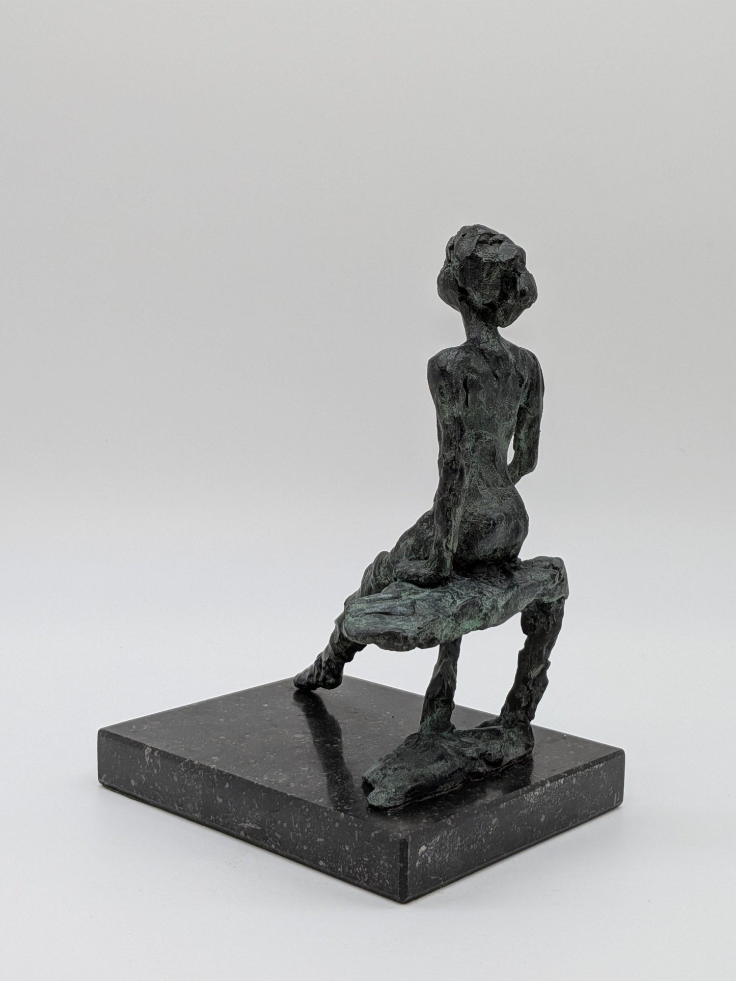 John Verhagen - Zittend op een bankje - Holland Heritage Gallery