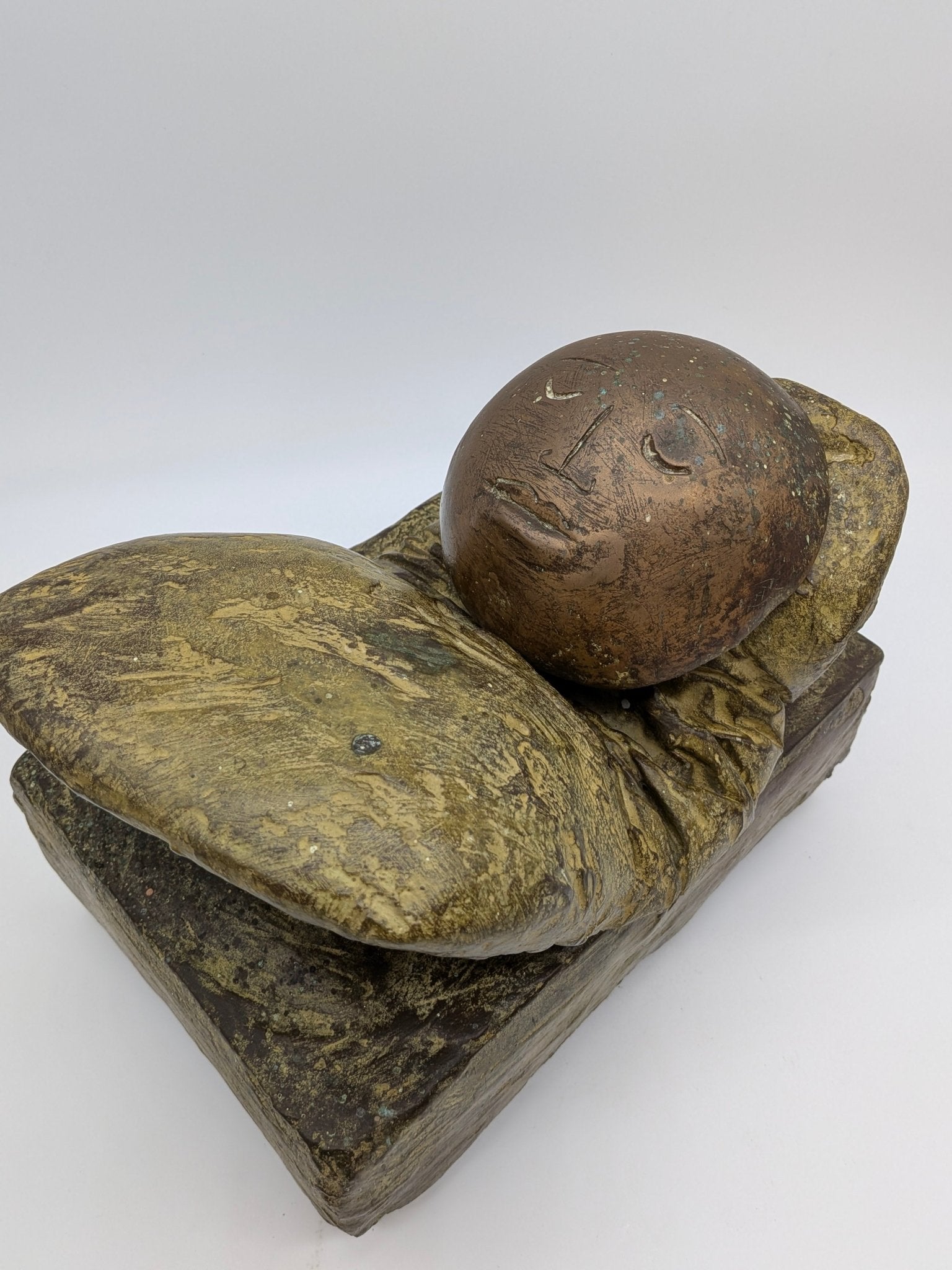 Maja van Hall - Brons met goud gele patina - Slapende zon 1/6 (1998)