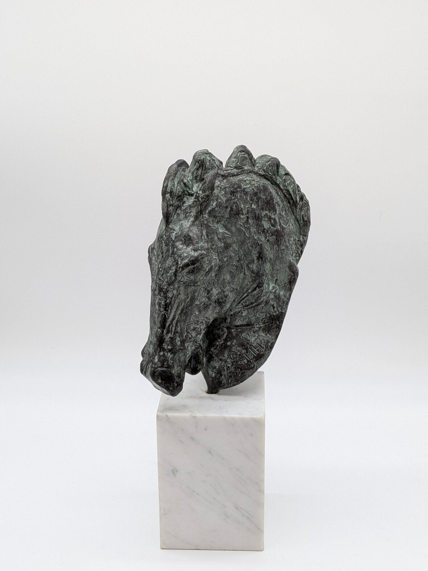 Margot Hudig - Heldring - Paardenhoofd op sokkel - Holland Heritage Gallery