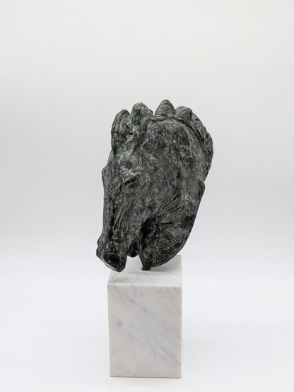 Margot Hudig - Heldring - Paardenhoofd op sokkel - Holland Heritage Gallery