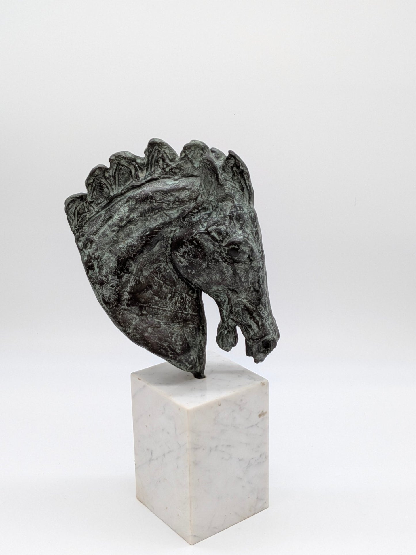 Margot Hudig - Heldring - Paardenhoofd op sokkel - Holland Heritage Gallery