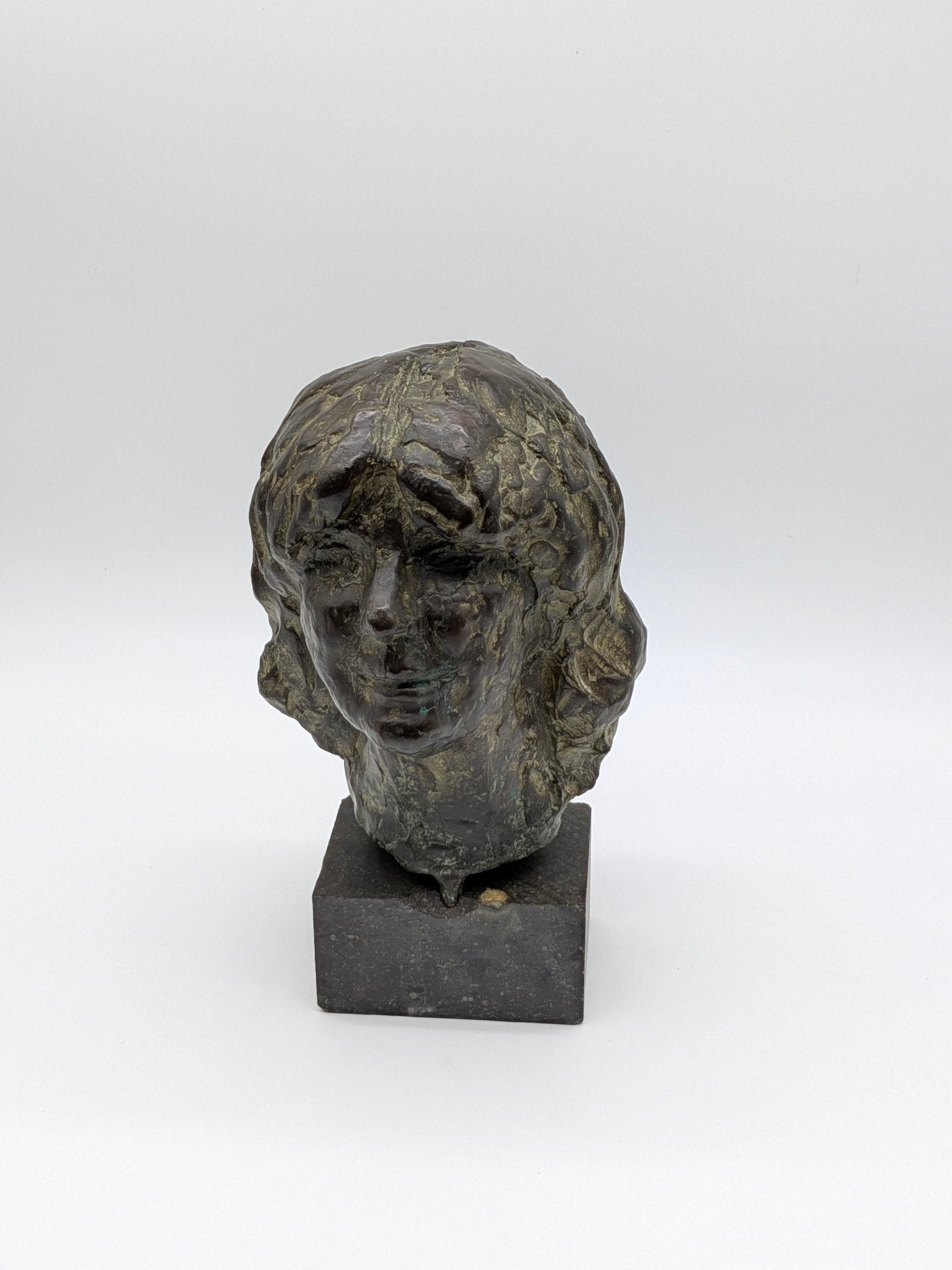 Marie Andriessen - Hoofd op sokkel - Holland Heritage Gallery