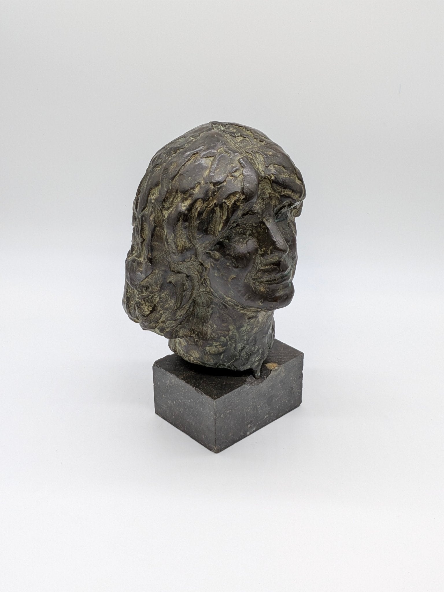 Marie Andriessen - Hoofd op sokkel - Holland Heritage Gallery