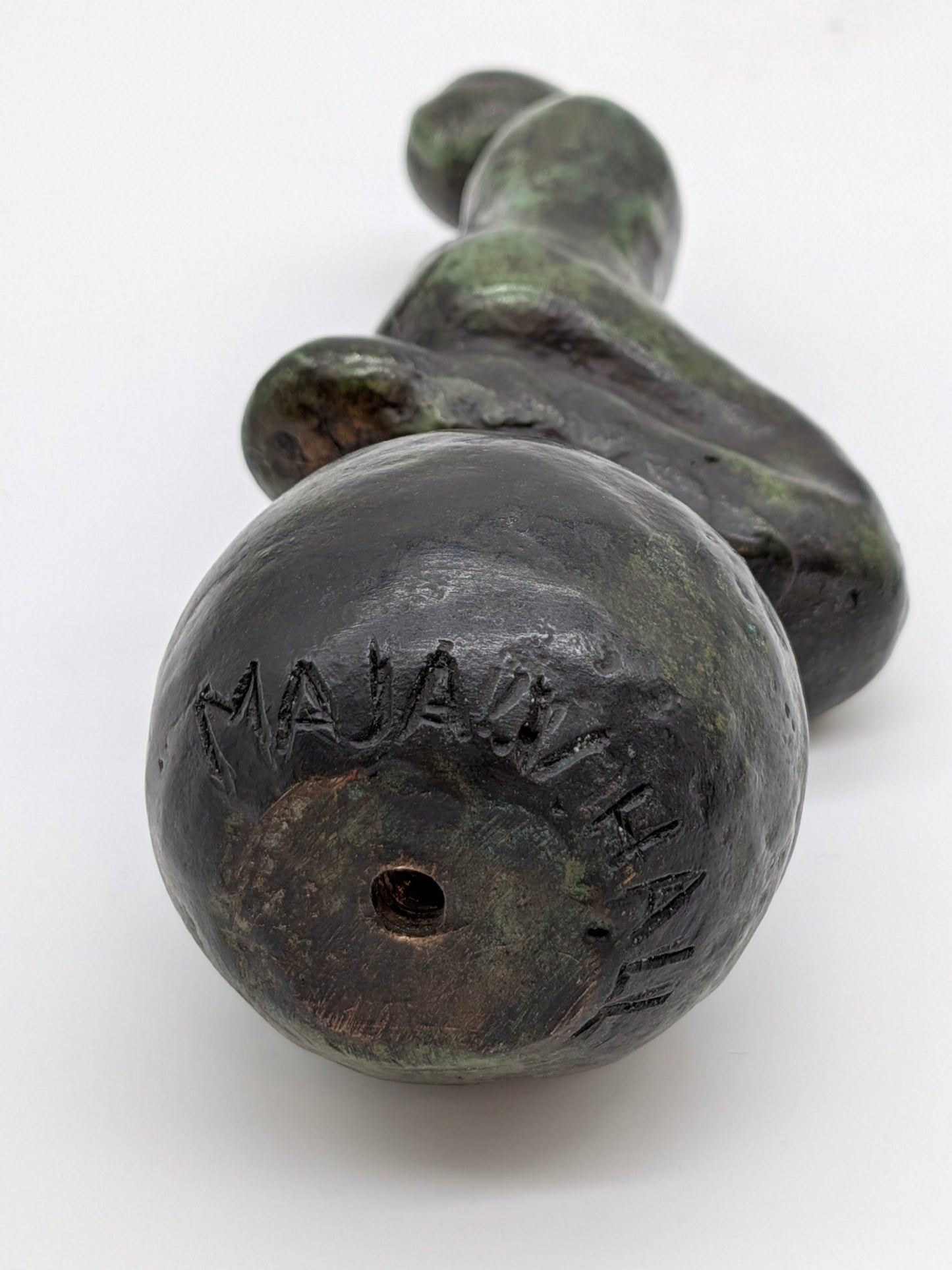 Maya van Hall - Vrouwelijk figuur op bol - Holland Heritage Gallery