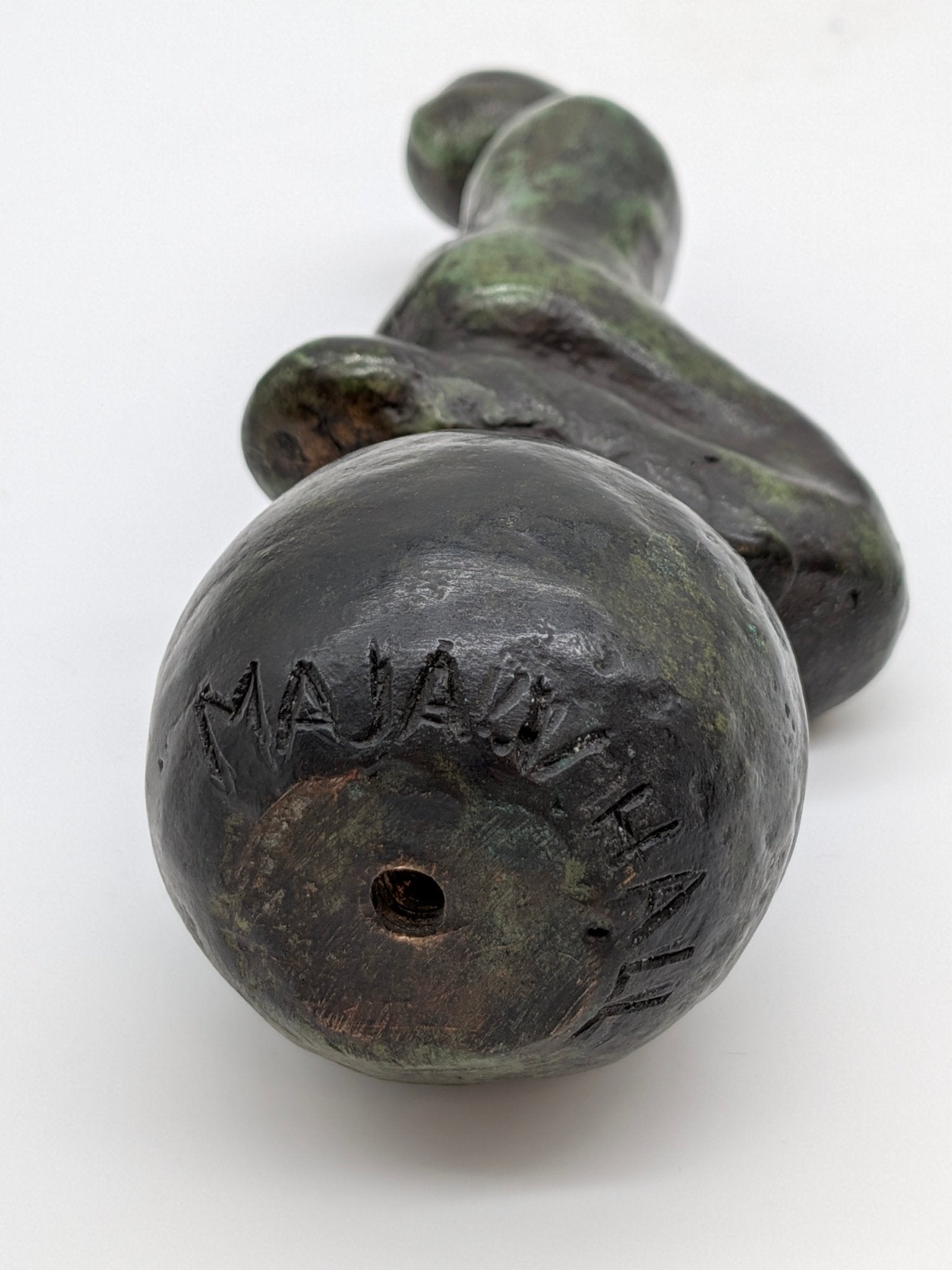 Maya van Hall - Vrouwelijk figuur op bol - Holland Heritage Gallery