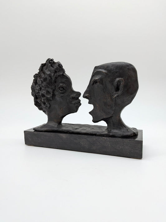 Onbekend - 2 Platte portretten die elkaar aankijken op sokkel - Holland Heritage Gallery