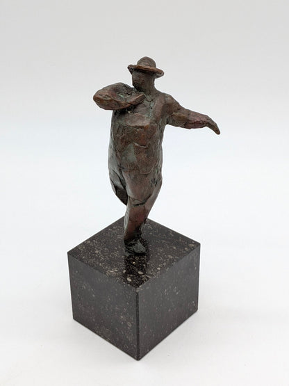 Onbekend - Dansende man met hoed op sokkel - Holland Heritage Gallery