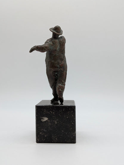 Onbekend - Dansende man met hoed op sokkel - Holland Heritage Gallery