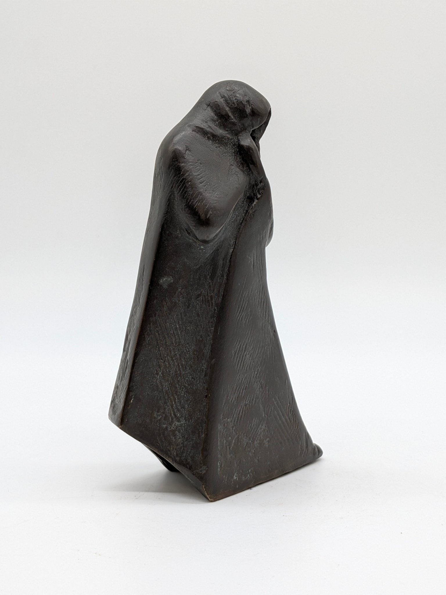 Kunstenaar onbekend - Spiritueel brons figuur in sluier