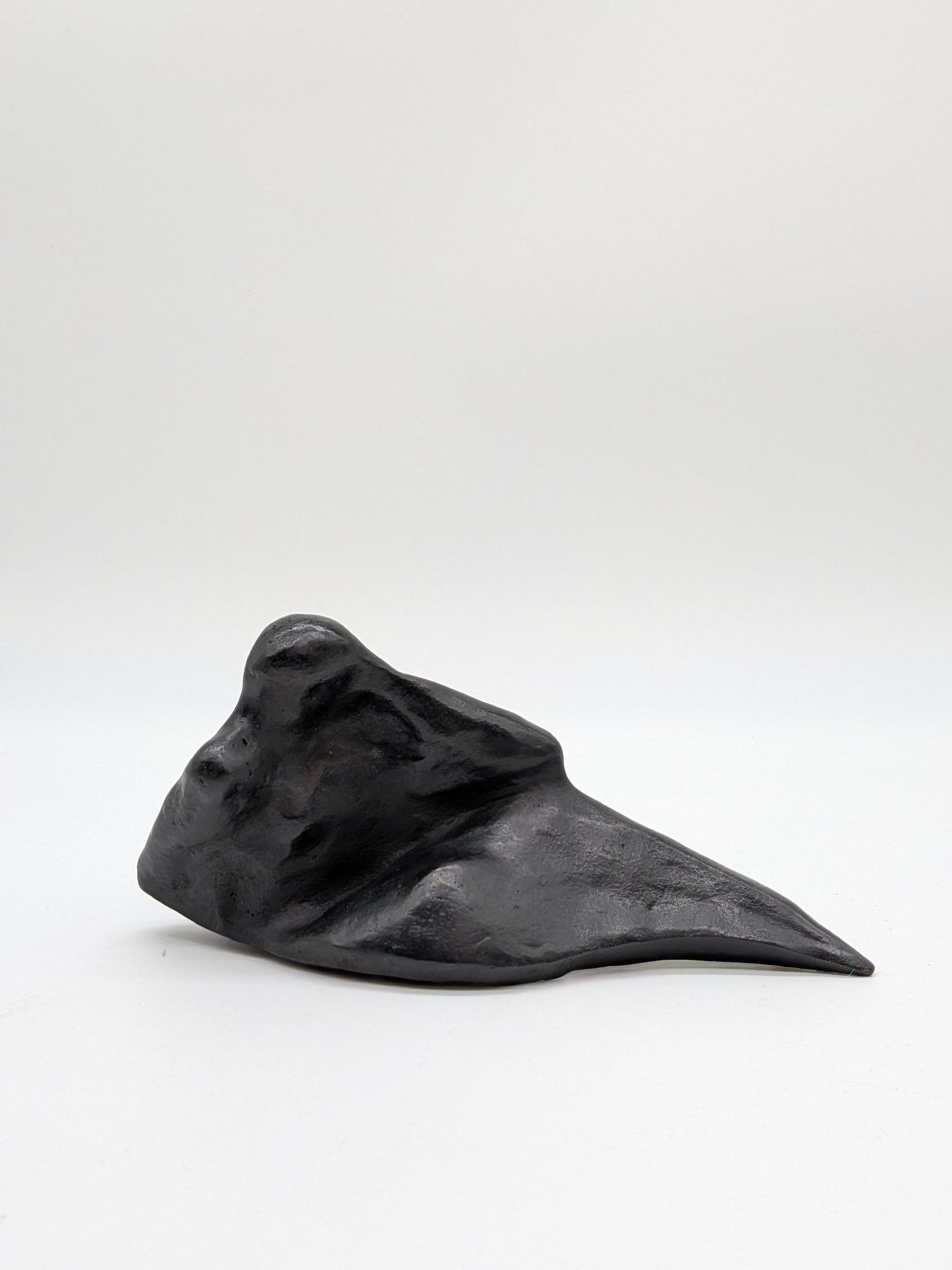 Kunstenaar onbekend - Liggend abstract figuur