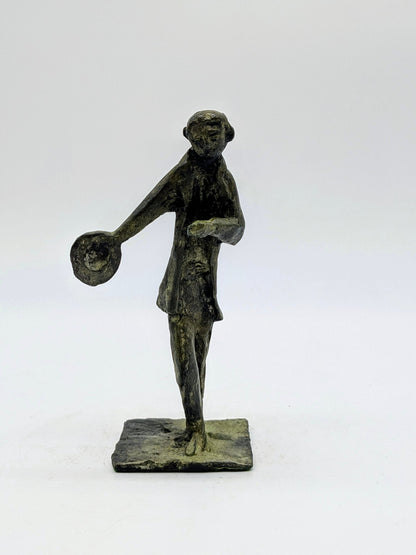 Kunstenaar onbekend - Brons beeld van man die hoed afneemt