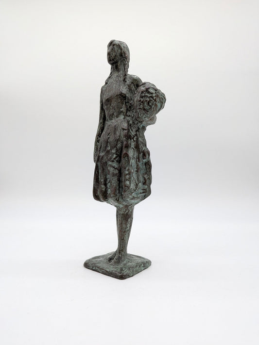 Onbekend - Meisje met bos bloemen in hand - Holland Heritage Gallery