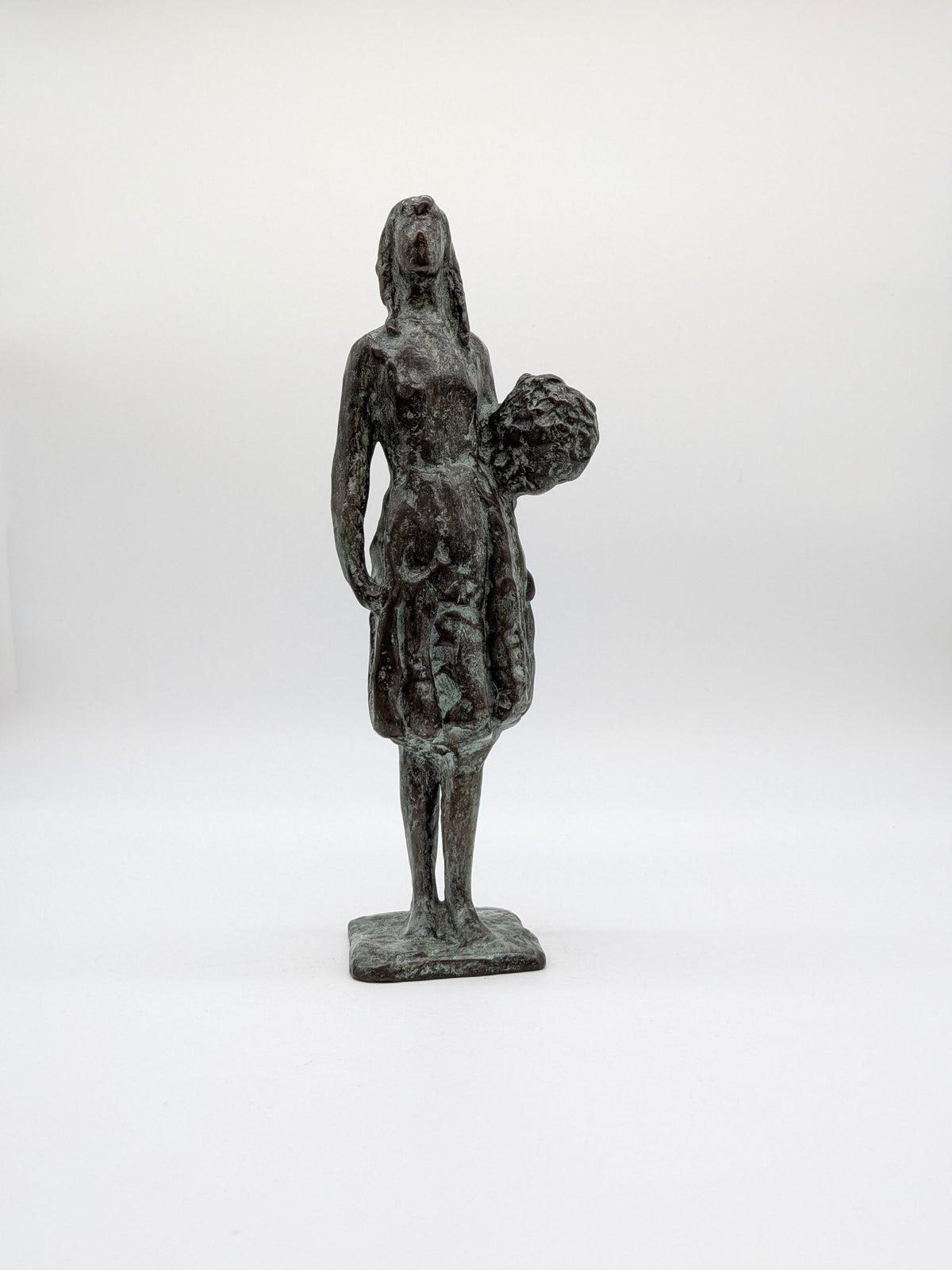 Onbekend - Meisje met bos bloemen in hand - Holland Heritage Gallery
