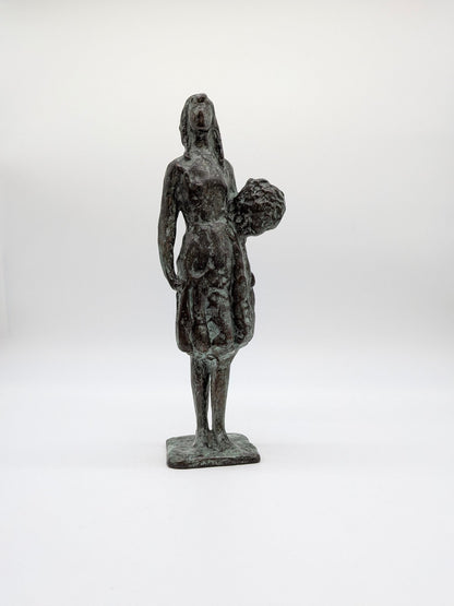 Onbekend - Meisje met bos bloemen in hand - Holland Heritage Gallery