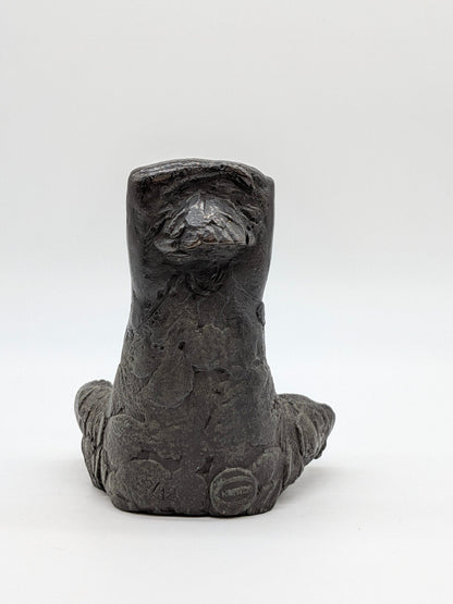 Onbekend signatuur - Brons sculptuur zittende vrouw 5/12