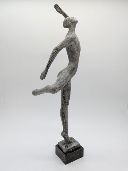 Onbekend signatuur - Brons beeld dansende man