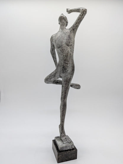 Onbekend signatuur - Brons beeld dansende man