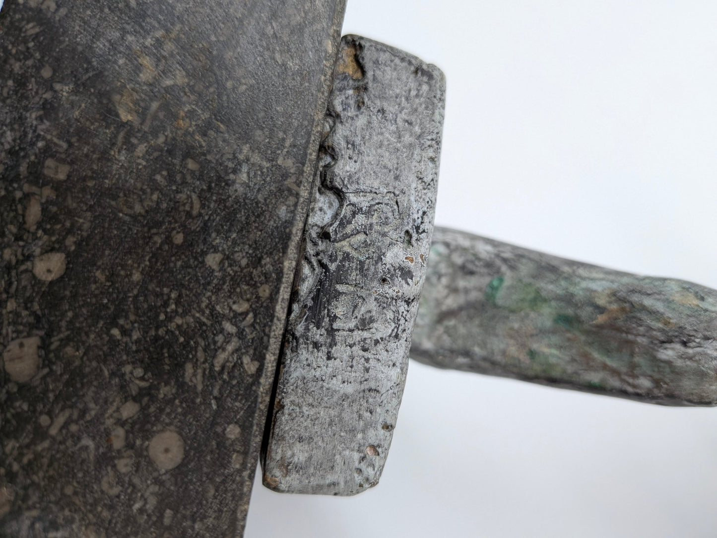 Onbekend signatuur - Brons beeld dansende man