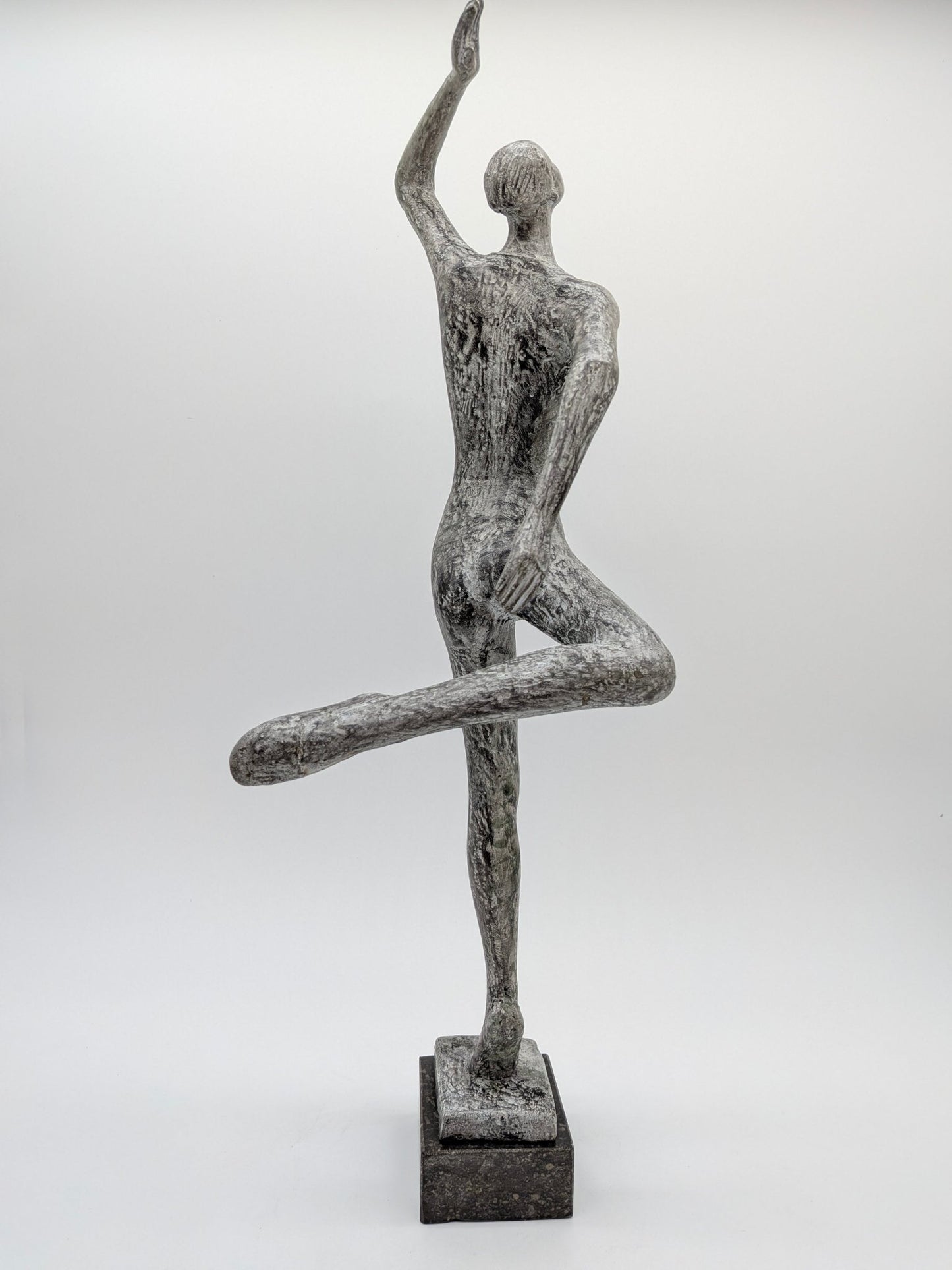 Onbekend signatuur - Brons beeld dansende man