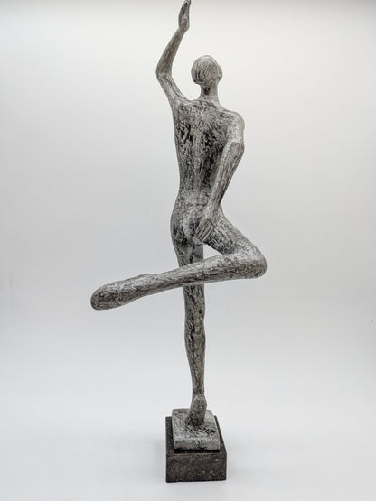 Onbekend signatuur - Brons beeld dansende man