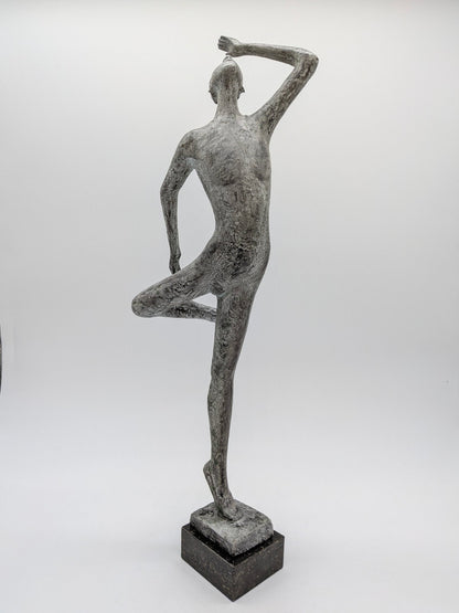 Onbekend signatuur - Brons beeld dansende man