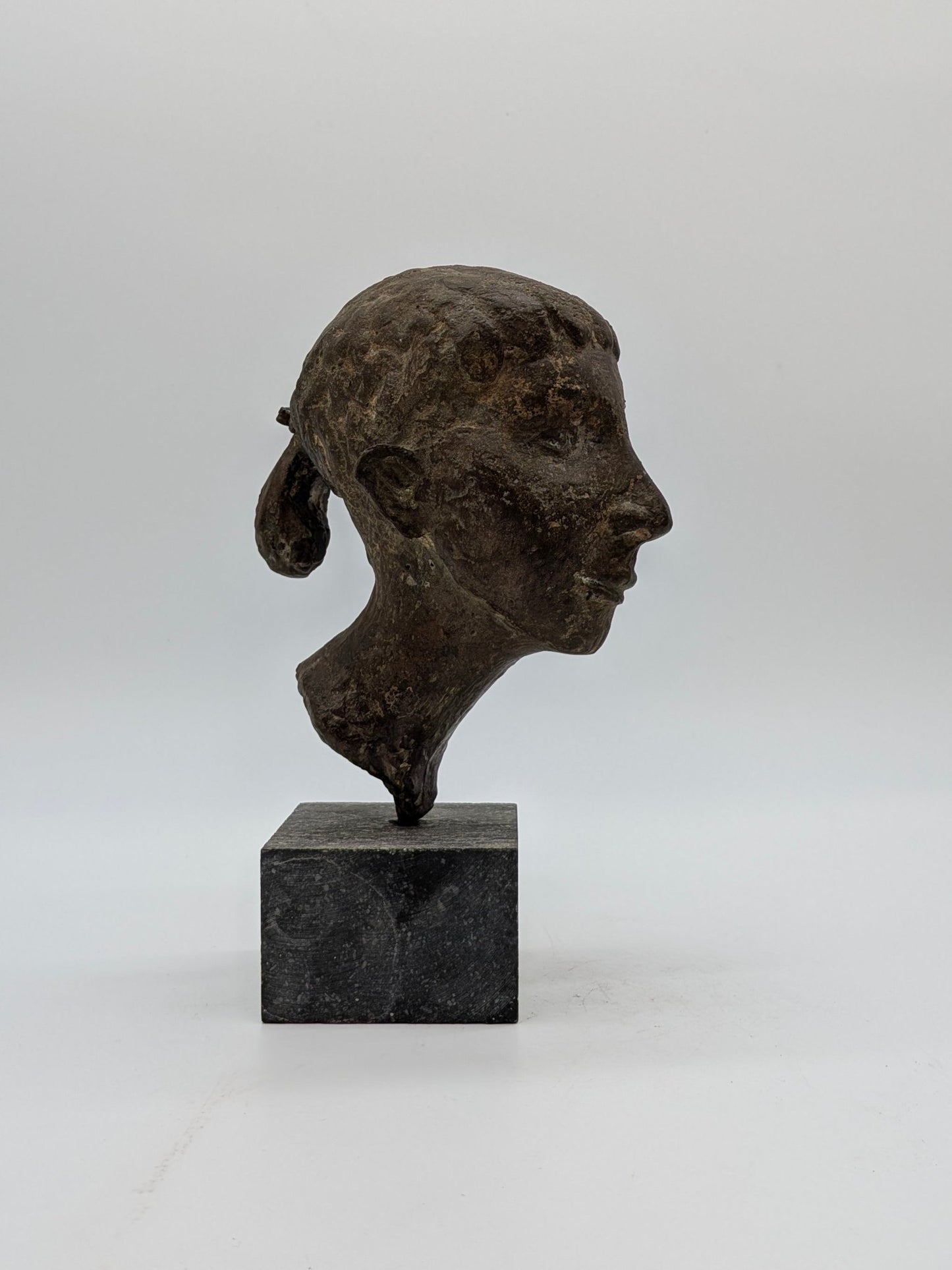 Piet van Heerden - Meisje met staart op sokkel - Holland Heritage Gallery