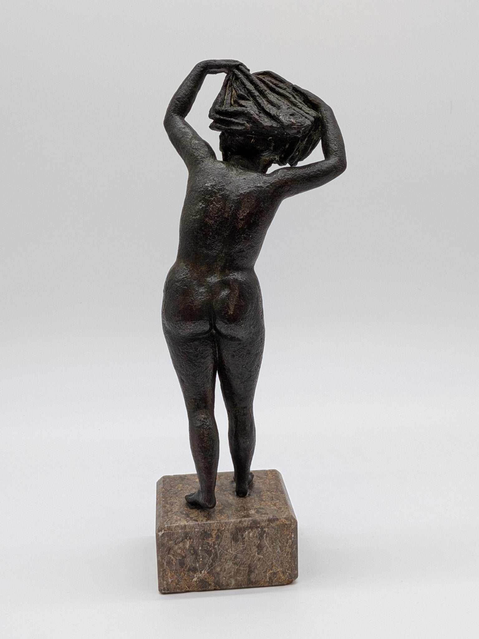 Pieter Starreveld - Vrouwelijk naakt met handdoek op sokkel - Holland Heritage Gallery