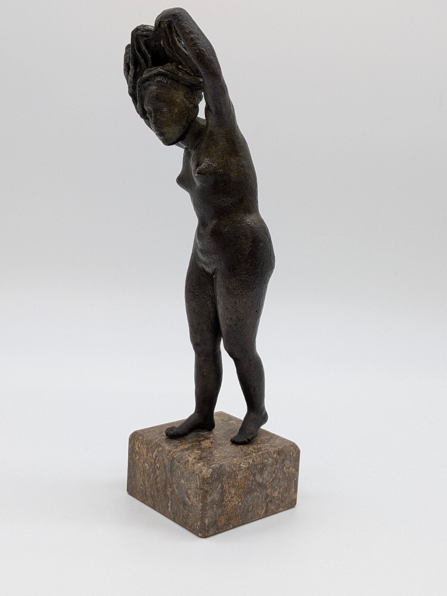 Pieter Starreveld - Vrouwelijk naakt met handdoek op sokkel - Holland Heritage Gallery