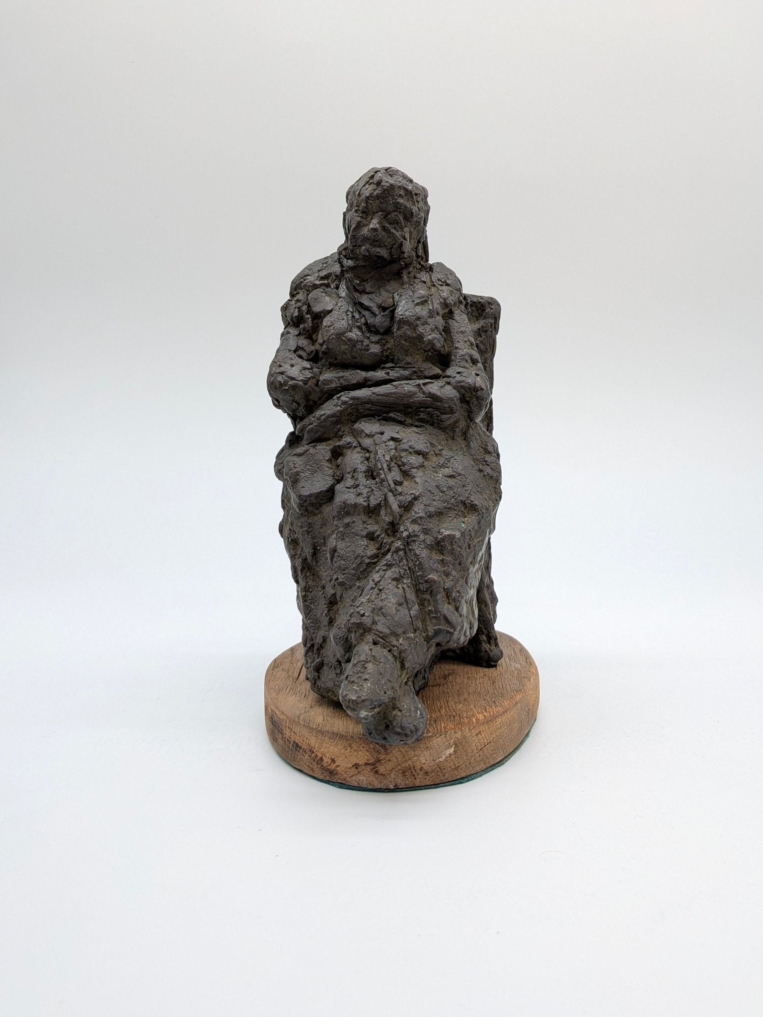 Ruth Brouwer - Oude vrouw zittend in stoel - Holland Heritage Gallery