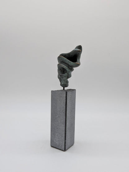 Viviane Schuijren - Drager van pure energie op sokkel - Holland Heritage Gallery